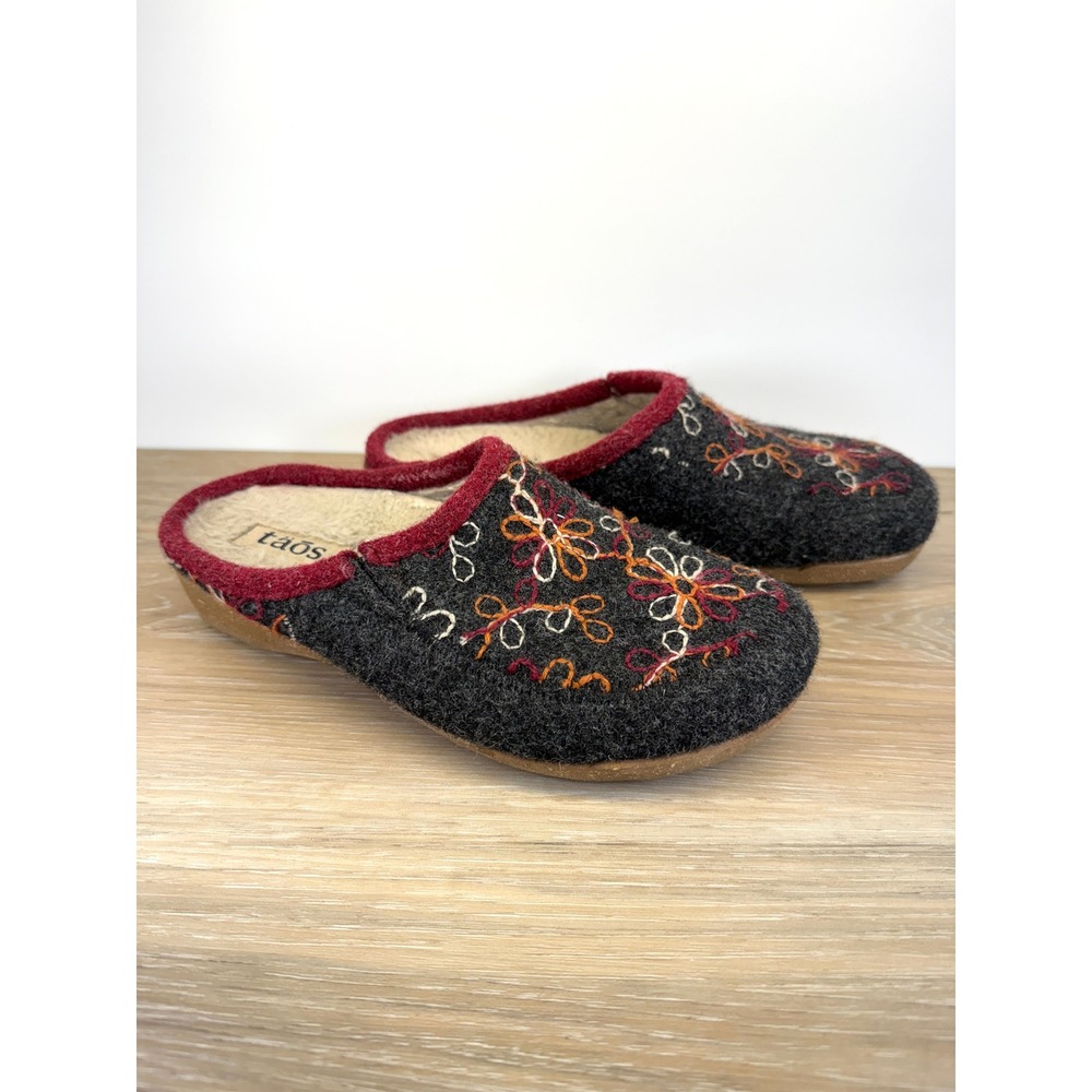 Taos Clogs Woolflower Grey Embroidered Floral Slip On Shoes Women 40 Boho Chic - Picture 3 of 7